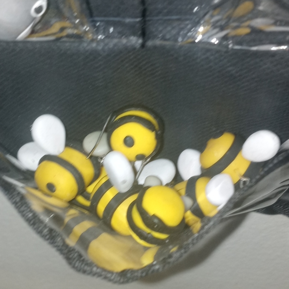 Bee Earrings - Picture 2 of 3